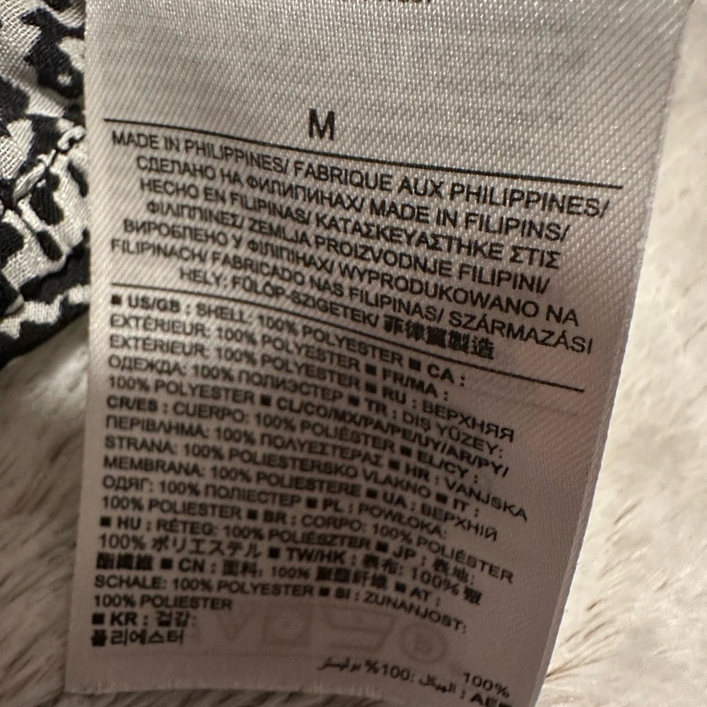 Banana Republic Black and White Patterned Blouse - Picture 7 of 10